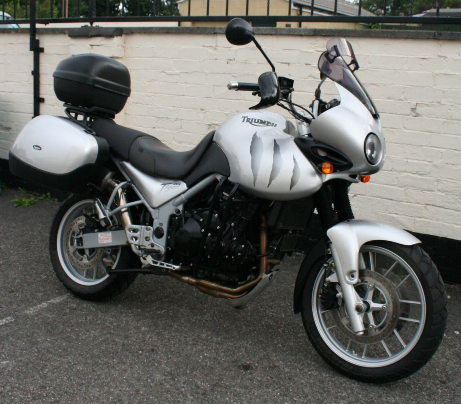 triumph tiger 955i