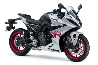 New Suzuki GSX-8R in Metallic Matt Sword Silver (QKA) - Two Wheel Centre Ltd, Mansfield, Nottinghamshire, UK